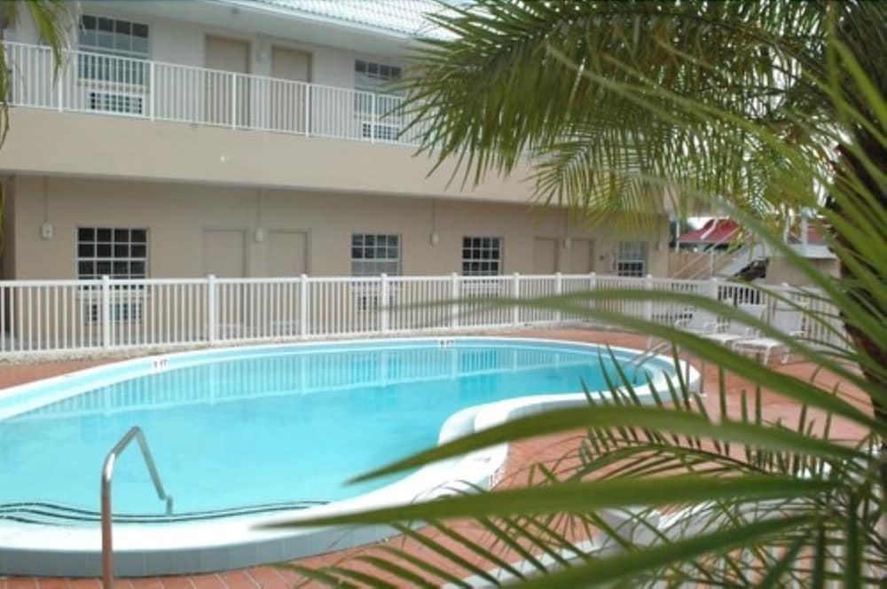 Travelodge By Wyndham Venice Venice Gardens Екстер'єр фото