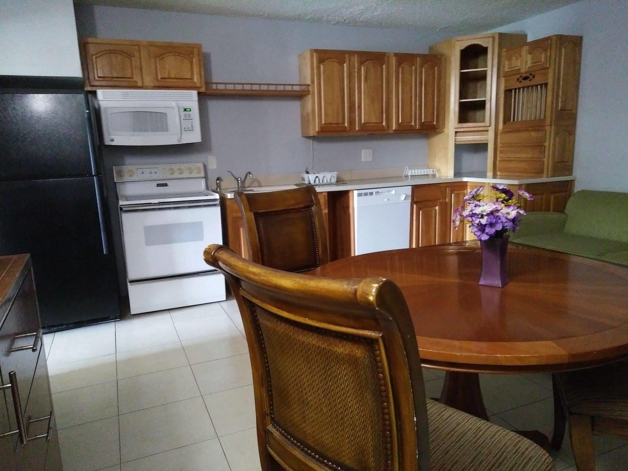 Travelodge By Wyndham Venice Venice Gardens Екстер'єр фото