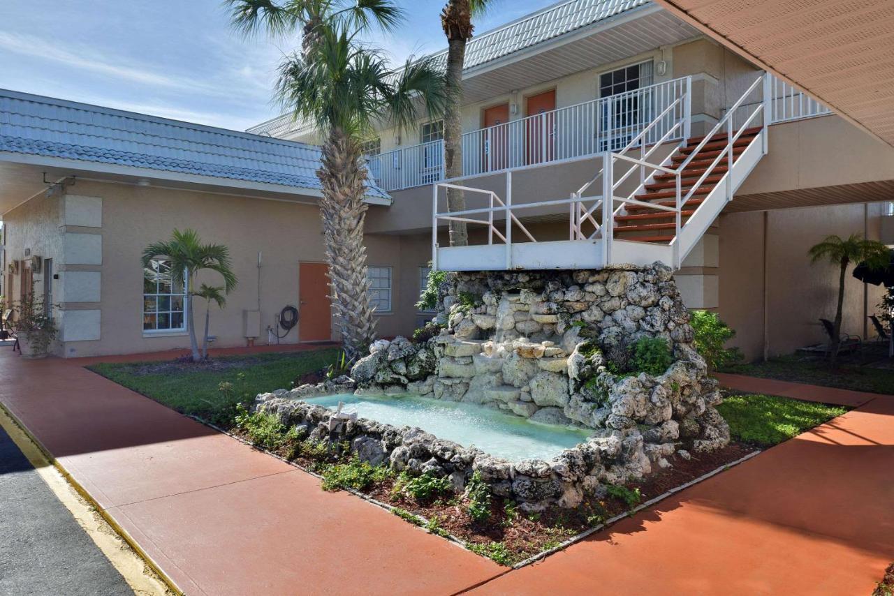 Travelodge By Wyndham Venice Venice Gardens Екстер'єр фото
